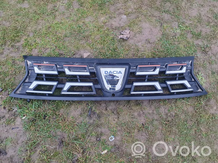 Dacia Duster II Atrapa chłodnicy / Grill 622548821R