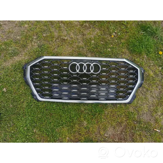 Audi Q3 F3 Etupuskurin ylempi jäähdytinsäleikkö 83F853651