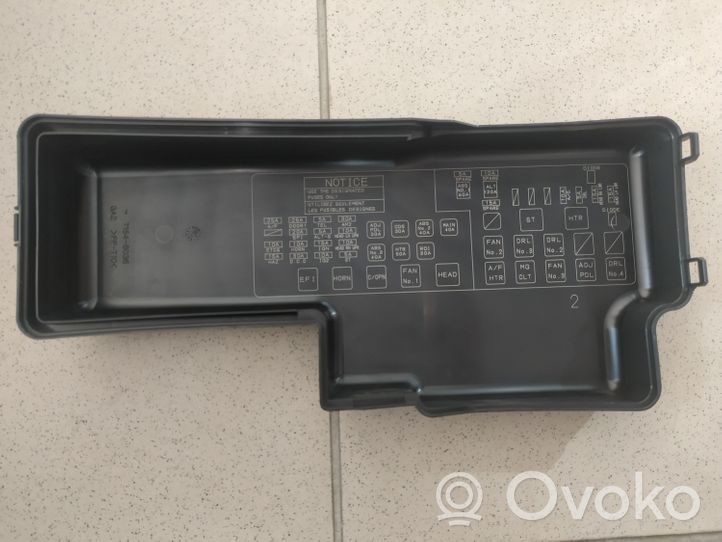 Toyota Camry Dangtelis saugiklių dėžės 8267233260