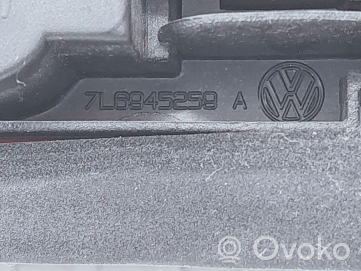 Volkswagen Touareg I Lampy tylnej klapy bagażnika 110903