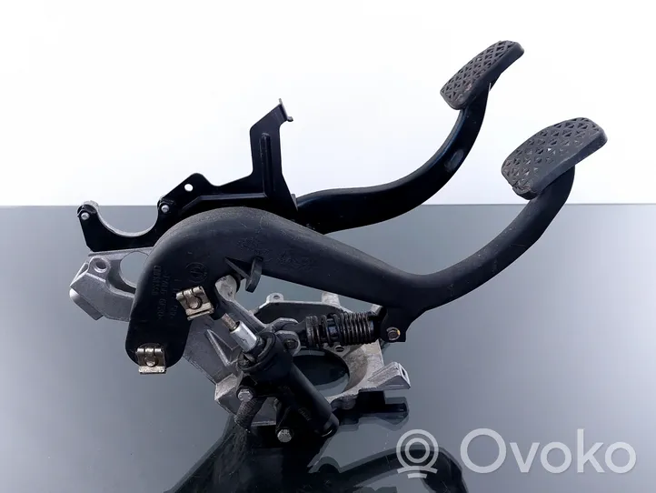 BMW 5 E39 Pedal assembly 