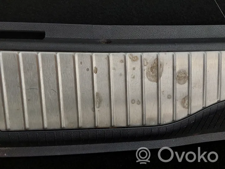 Opel Zafira B Protection de seuil de coffre 322225228