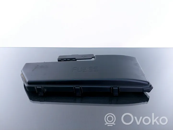 Volvo V70 Fuse box cover 