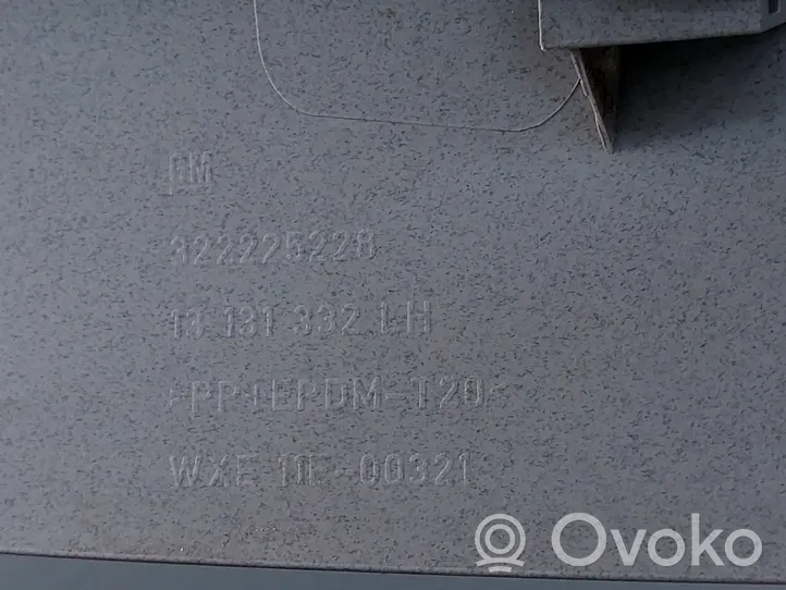 Opel Zafira B Garniture latéral de hayon / coffre 