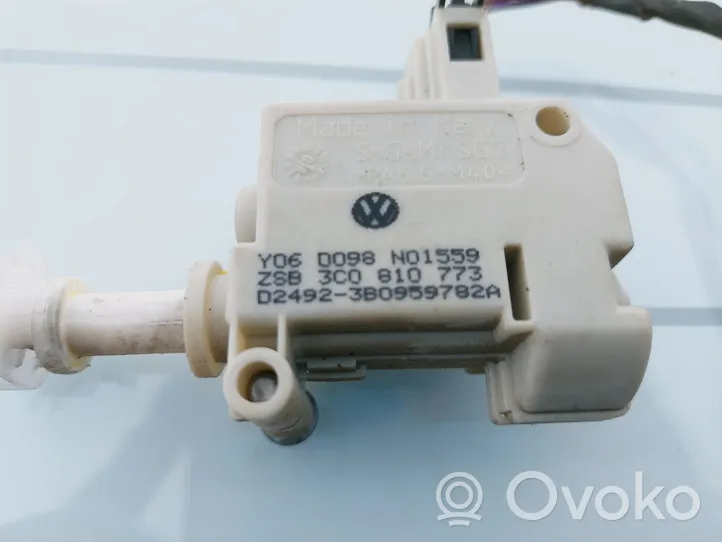 Volkswagen PASSAT B6 Motorino del tappo del serbatoio del carburante 
