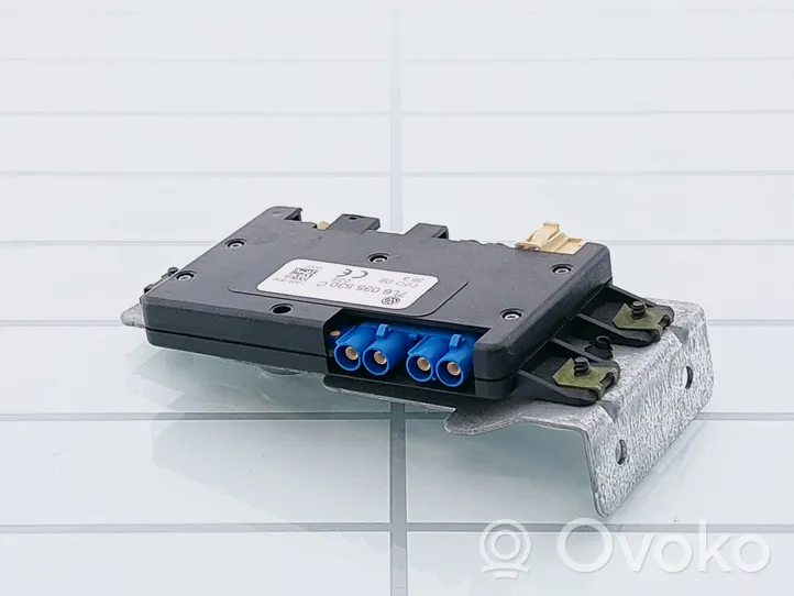 Volkswagen Touareg I Aerial antenna amplifier 