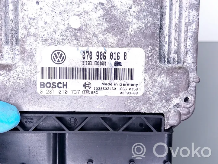 Volkswagen Phaeton Moottorin ohjainlaite/moduuli (käytetyt) 0281010737