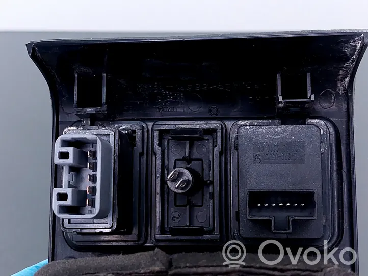 Toyota Avensis T220 Moldura protectora de la rejilla de ventilación lateral del panel 