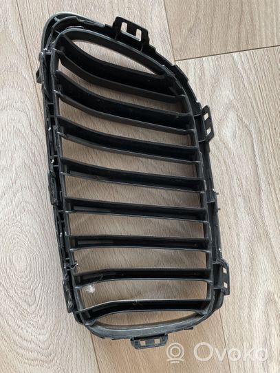 BMW 2 F45 Maskownica / Grill / Atrapa górna chłodnicy 7295524