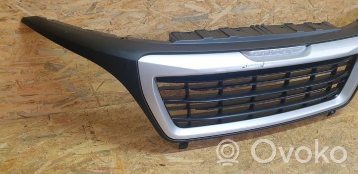 Peugeot Boxer Maskownica / Grill / Atrapa górna chłodnicy 