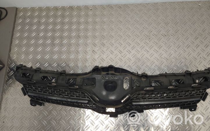 Toyota Corolla Verso AR10 Grille calandre supérieure de pare-chocs avant 531110F030