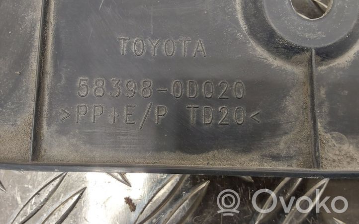 Toyota Yaris Couvre-soubassement arrière 583980D020