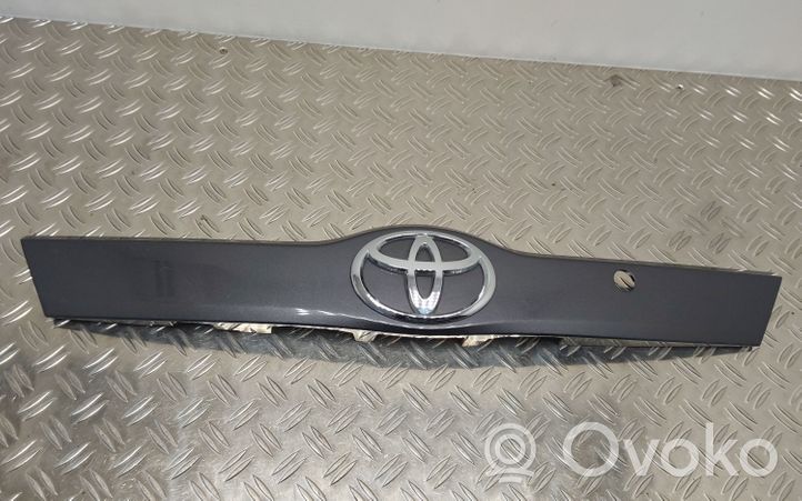 Toyota Verso-S Bagāžnieka numura zīmes apgaismojuma līste 7680152200