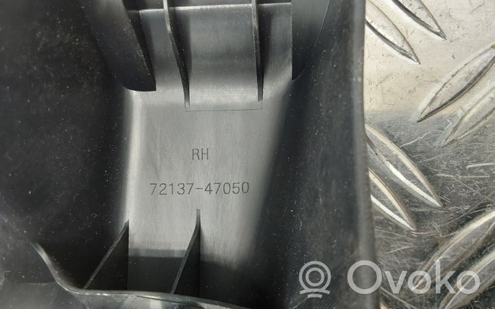 Toyota Prius+ (ZVW40) Moldura de la guía del asiento delantero del pasajero 7213747050