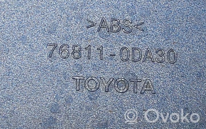 Toyota Yaris Listwa oświetlenie tylnej tablicy rejestracyjnej 768010DB20