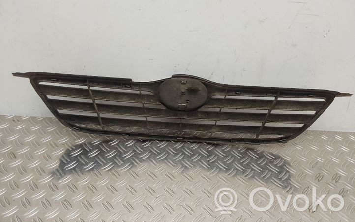 Toyota Corolla E120 E130 Etupuskurin ylempi jäähdytinsäleikkö 5311402060