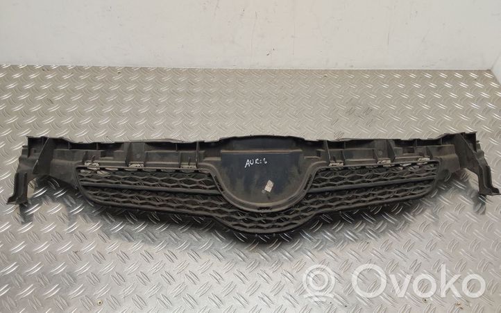 Toyota Auris 150 Maskownica / Grill / Atrapa górna chłodnicy 5311102390