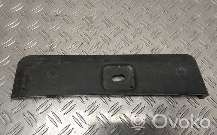 Toyota Avensis T250 Coperchio/tappo della scatola vassoio della batteria 5844105020