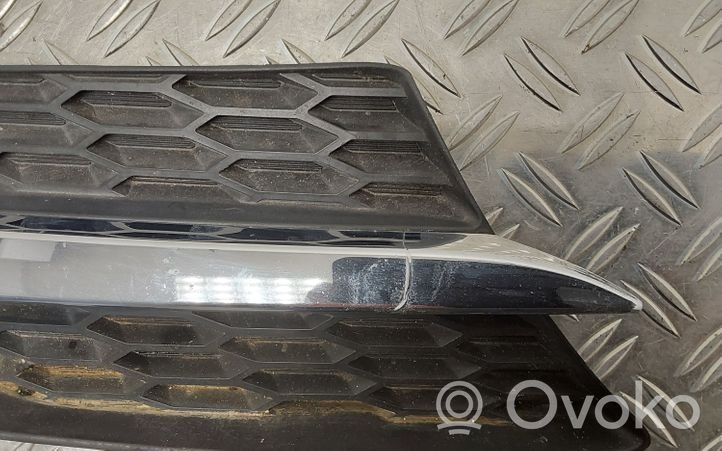 Toyota RAV 4 (XA40) Rejilla superior del radiador del parachoques delantero 5310642010