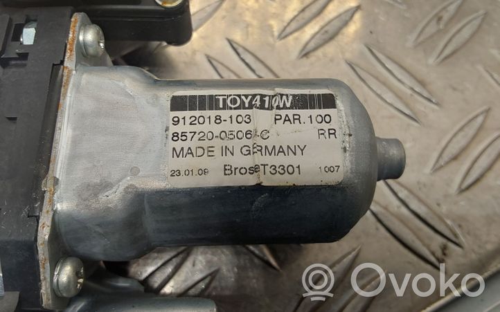 Toyota Avensis T270 Galinis varikliukas langų pakėlėjo 8570102010