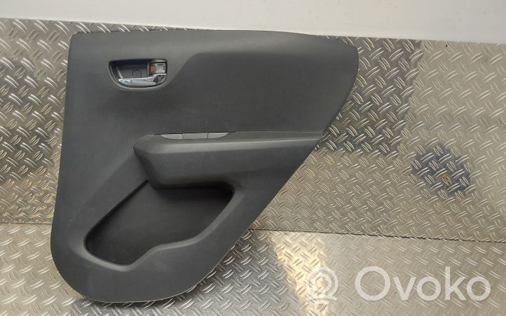 Toyota Aygo AB40 Rivestimento del pannello della portiera posteriore 676300H020