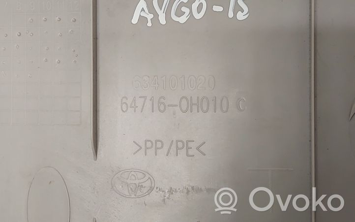 Toyota Aygo AB40 Osłona pasa bagażnika 647160H010