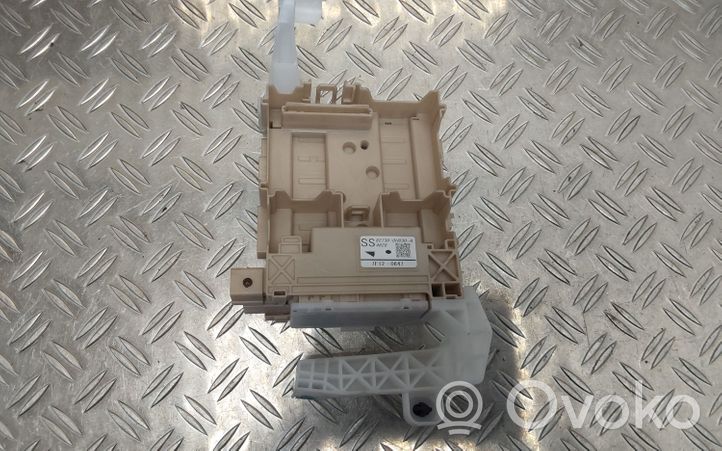 Toyota Aygo AB40 Module de fusibles 827300H030