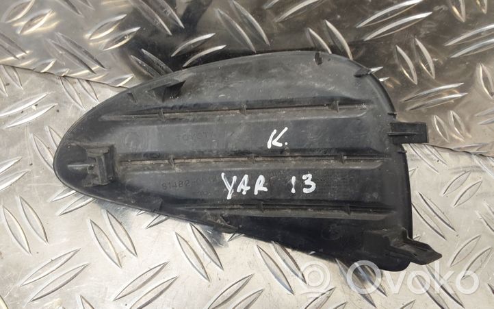 Toyota Yaris Verkleidung Nebelscheinwerfer / Gitter vorne 8142820D140