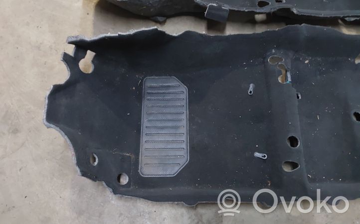 Toyota Avensis T250 Tappeto per interni 5851005280