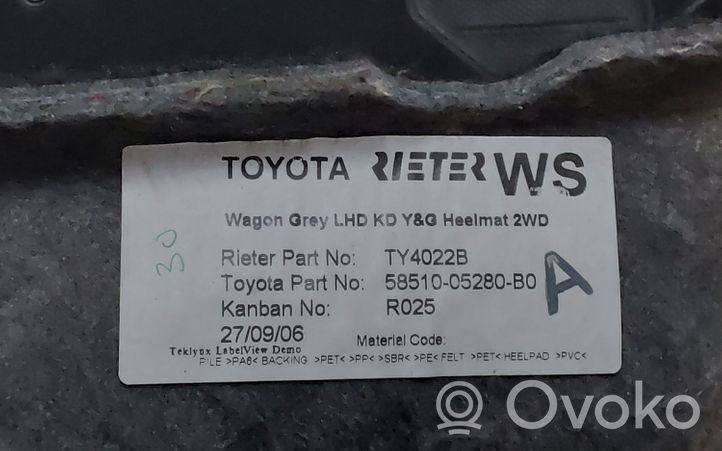 Toyota Avensis T250 Tappeto per interni 5851005280