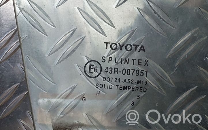 Toyota Corolla E120 E130 Szyba drzwi przednich 43R007951