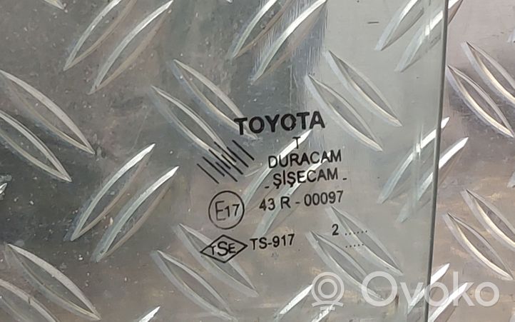 Toyota Corolla E120 E130 Szyba drzwi tylnych 43R00097