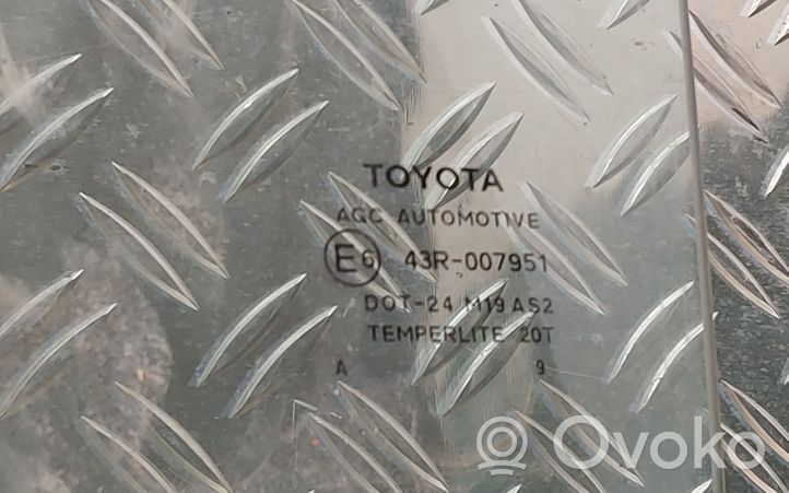 Toyota Yaris Vitre de fenêtre porte arrière 43R007951