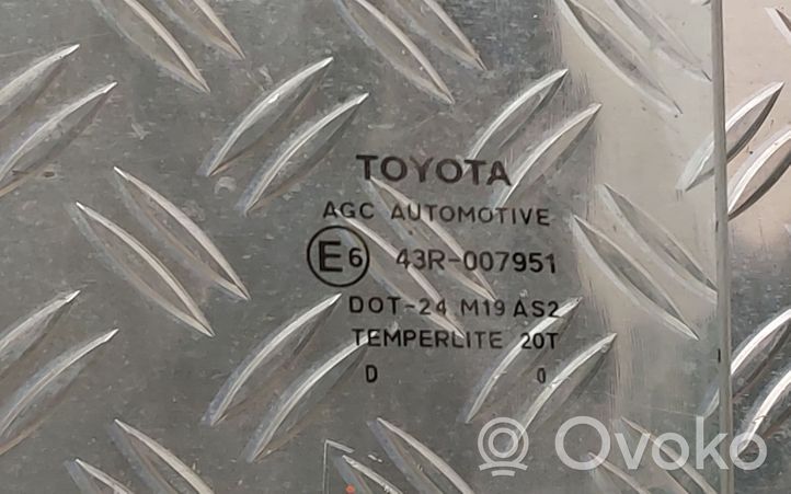 Toyota Yaris Vitre de fenêtre porte arrière 43R007951