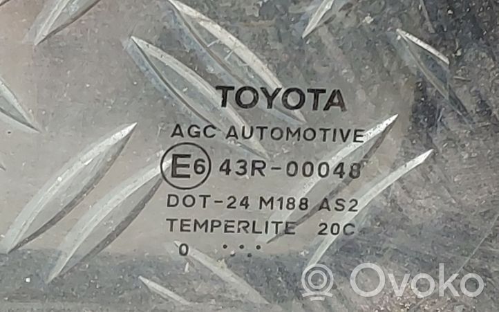 Toyota Avensis T270 Fenêtre latérale vitre arrière 43R00048