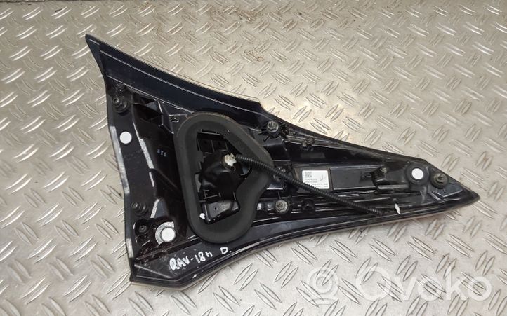 Toyota RAV 4 (XA40) Luci posteriori del portellone del bagagliaio 8158042032