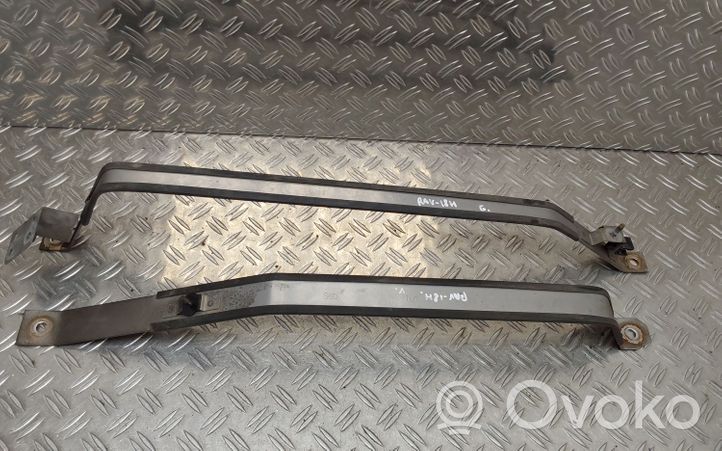 Toyota RAV 4 (XA40) Sangle de réservoir de carburant 