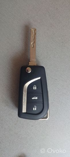 Toyota Auris E180 Užvedimo raktas (raktelis)/ kortelė 
