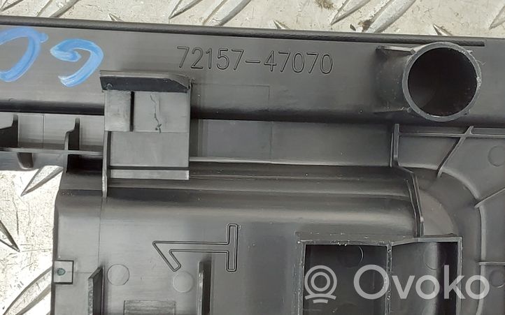 Toyota Prius+ (ZVW40) Cache garniture rail de siège arrière 7215747070