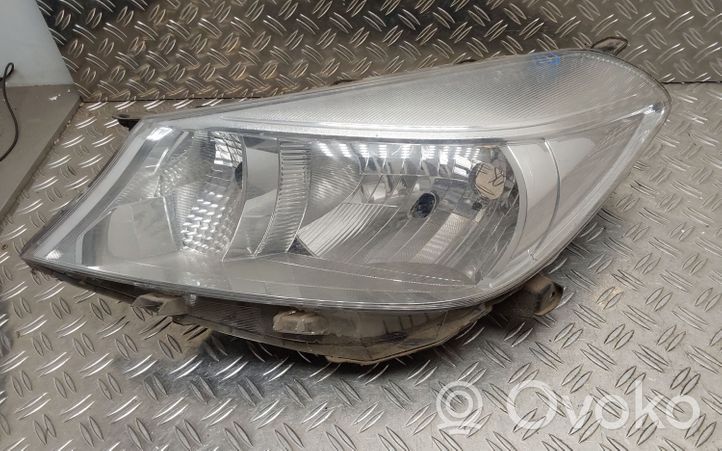 Toyota Yaris Lampa przednia 