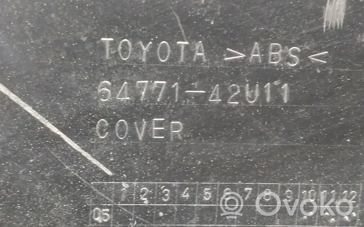 Toyota RAV 4 (XA30) Stiprinājumu komplekts 6477142U11