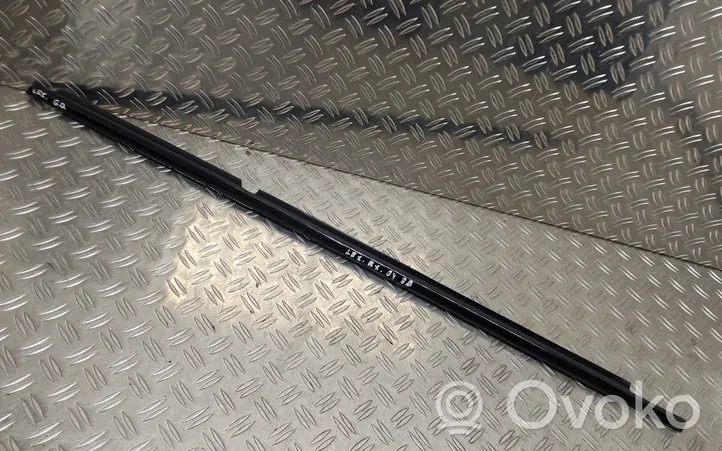 Lexus RX 300 Takaoven lasin muotolista 