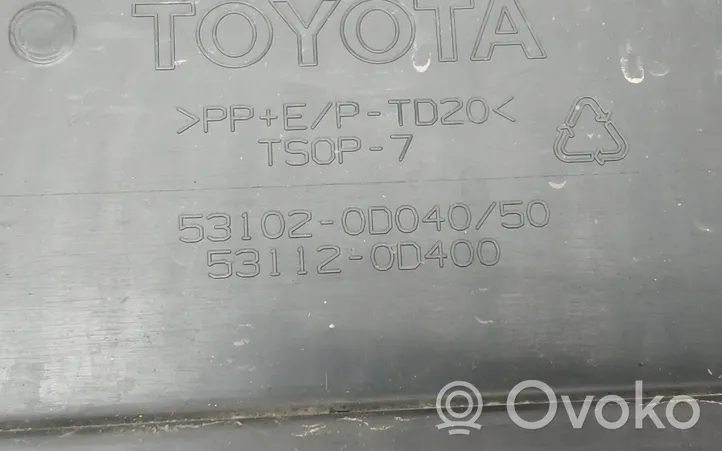 Toyota Yaris Rejilla inferior del parachoques delantero 531020D040
