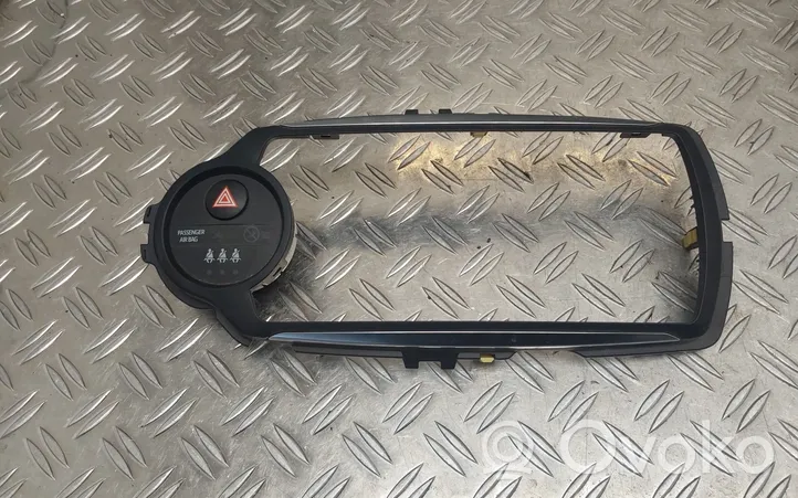 Toyota Yaris Cadre, panneau d'unité radio / GPS 864510D030