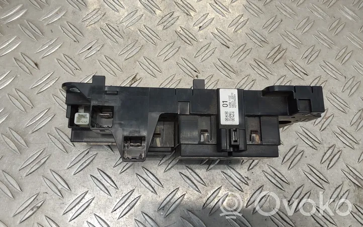 Toyota Yaris Fusibile relè della batteria 63581132