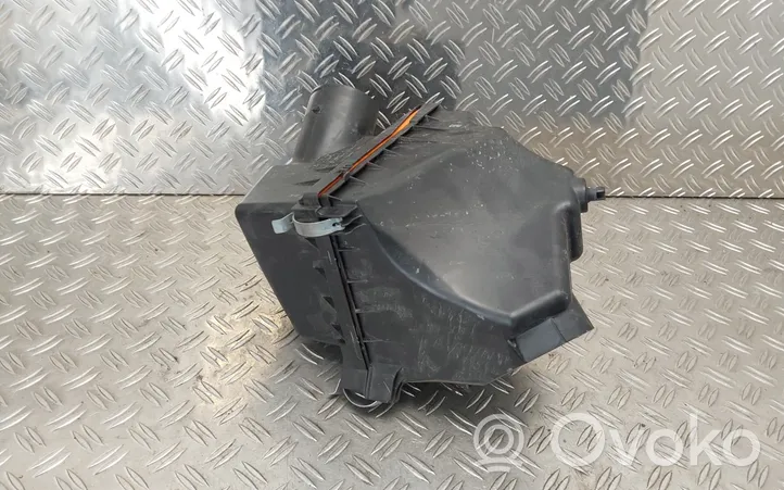 Toyota RAV 4 (XA40) Caja del filtro de aire 1770136250