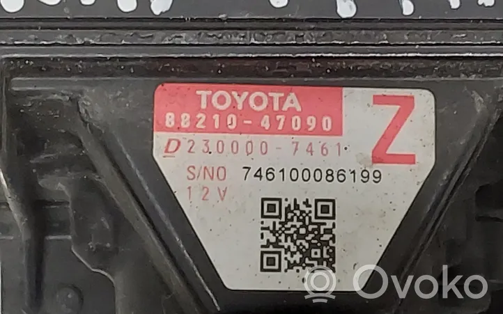 Toyota RAV 4 (XA40) Distronic-anturi, tutka 8821047090
