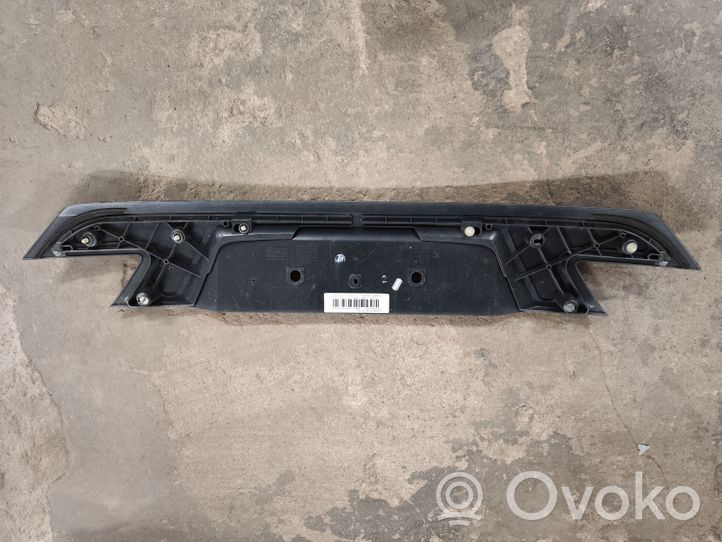 BMW 7 E65 E66 Verkleidung Heckklappe Kofferraumdeckel 7133637