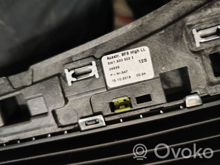 Audi A4 S4 B9 Griglia di ventilazione centrale cruscotto 8W0012169