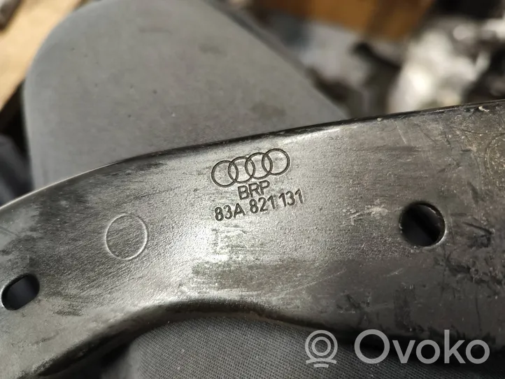 Audi Q3 F3 Uchwyt / Mocowanie błotnika przedniego 83A821131